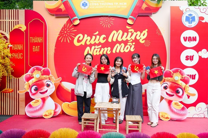 Tổng LĐLĐ Việt Nam đồng &yacute; nghỉ Tết Dương lịch 2026 4 ng&agrave;y li&ecirc;n tục - Ảnh 1.