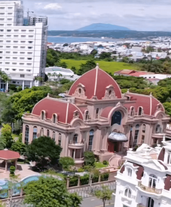 Đ&aacute;m cưới của &aacute;i nữ tập đo&agrave;n lớn ở B&igrave;nh Thuận đang 