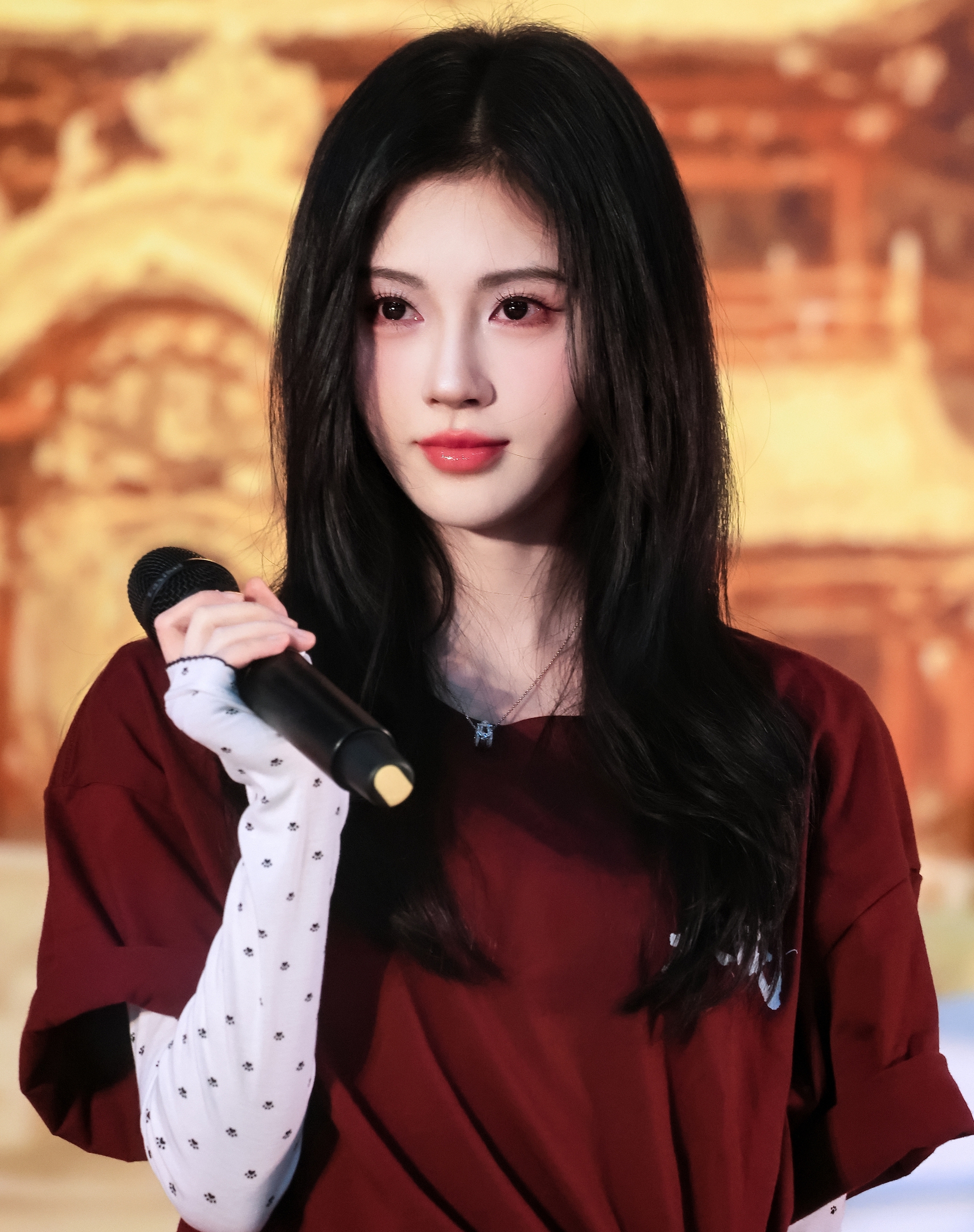 Sự hết thời của 1 ng&ocirc;i sao: Mỹ nh&acirc;n s&aacute;ng gi&aacute; bị &eacute;p đi tiếp rượu, chịu bất c&ocirc;ng đến mức rời l&agrave;ng giải tr&iacute;- Ảnh 5.