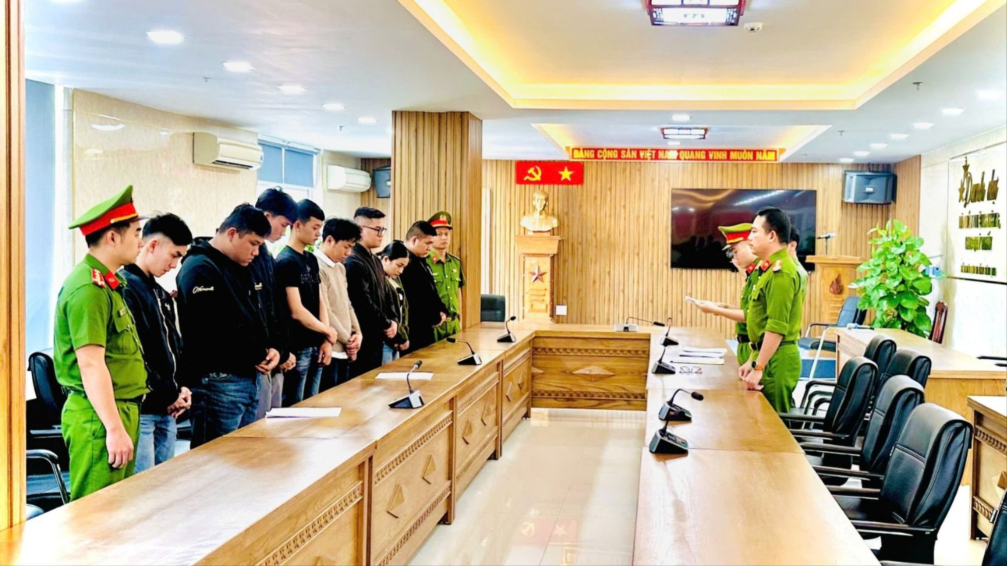 Bắt Trần Thế Anh: Lừa đảo chiếm đoạt 1 tỷ đồng trong vụ rửa tiền 67.000 tỷ đồng - Ảnh 2.