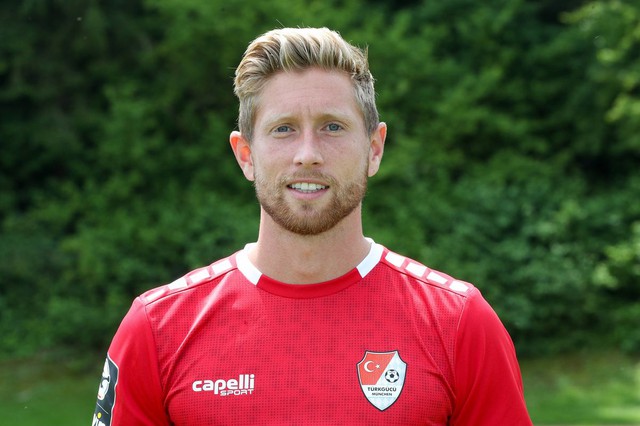 Sốc: Cầu thủ b&oacute;ng đ&aacute; ng&atilde; từ c&aacute;p treo cao 70m xuống đất, tử vong ngay trước mặt vợ- Ảnh 1.