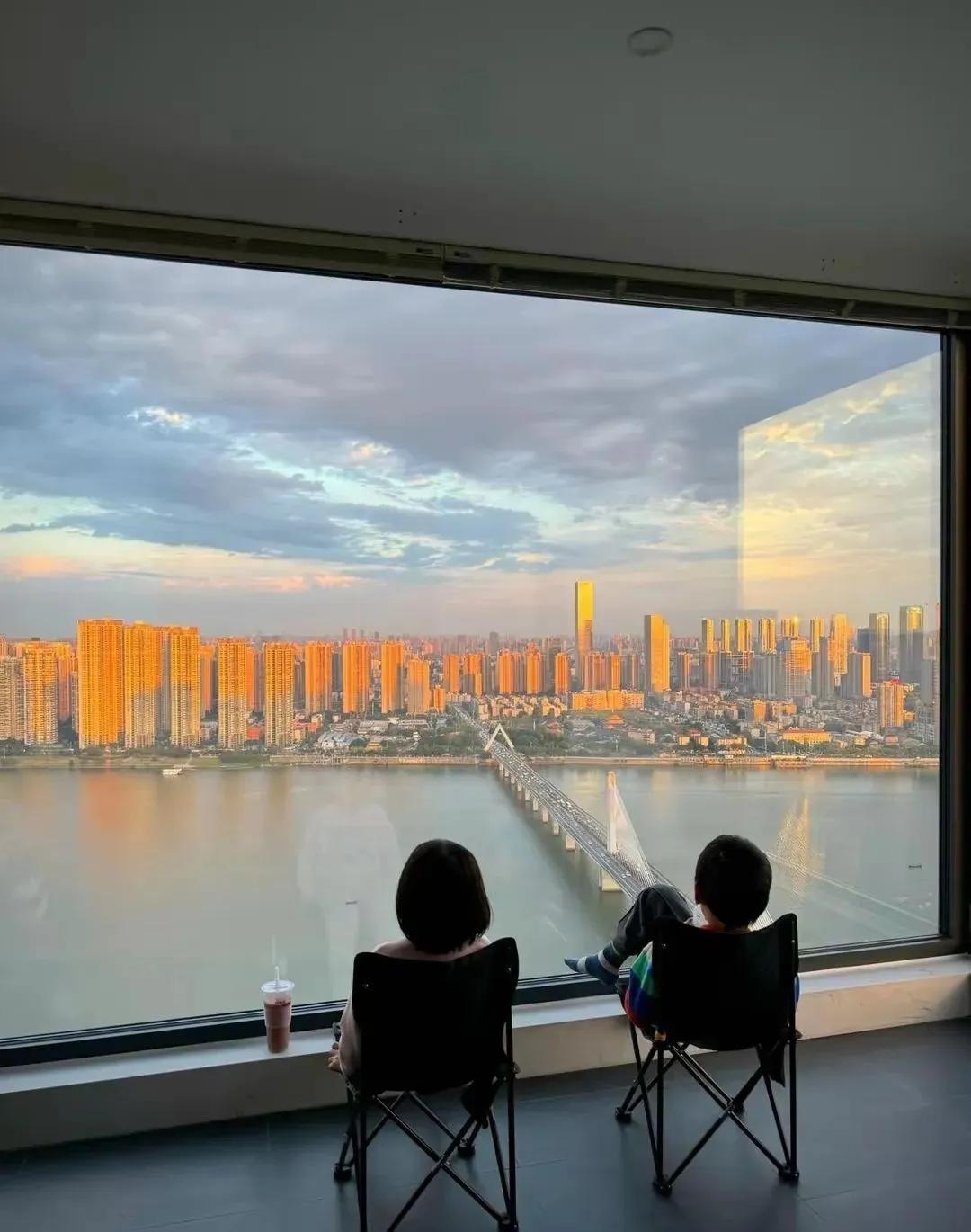 Mẹ H&agrave; Nội chia sẻ: Sau khi chuyển từ tầng 5 l&ecirc;n tầng 25, t&ocirc;i đ&atilde; hối hận v&ocirc; c&ugrave;ng - Ảnh 2.