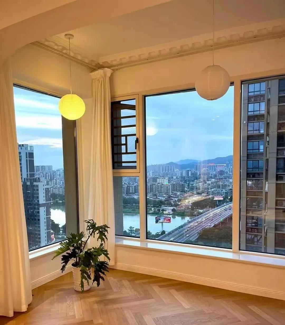 Mẹ H&agrave; Nội chia sẻ: Sau khi chuyển từ tầng 5 l&ecirc;n tầng 25, t&ocirc;i đ&atilde; hối hận v&ocirc; c&ugrave;ng - Ảnh 3.