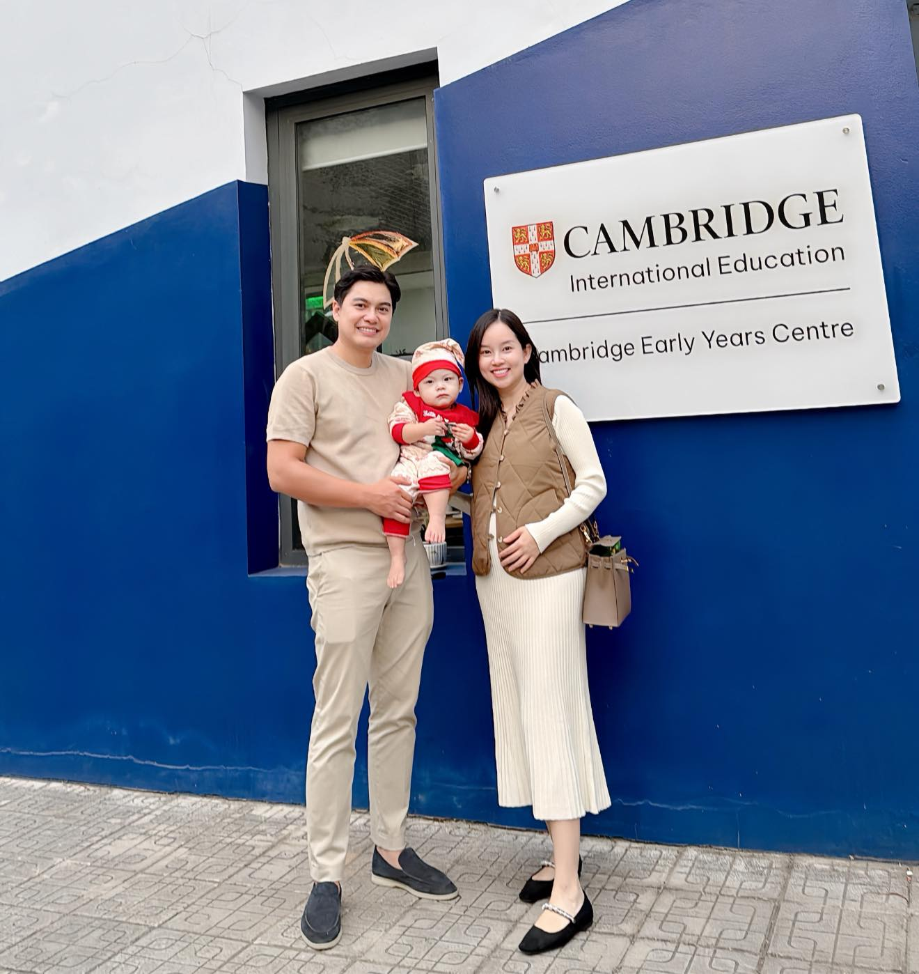 Hai nhóc siêu quậy nhà Ly Kute chiếm spotlight đêm Giáng Sinh, mẹ bầu lộ diện vô cùng rạng rỡ- Ảnh 12.