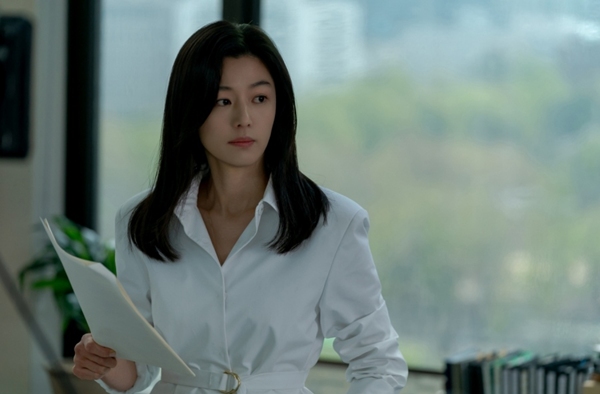 4 Nữ ch&iacute;nh phim H&agrave;n 2025 mặc đẹp , phong c&aacute;ch thời trang đ&aacute;ng ngưỡng mộ - Ảnh 18.