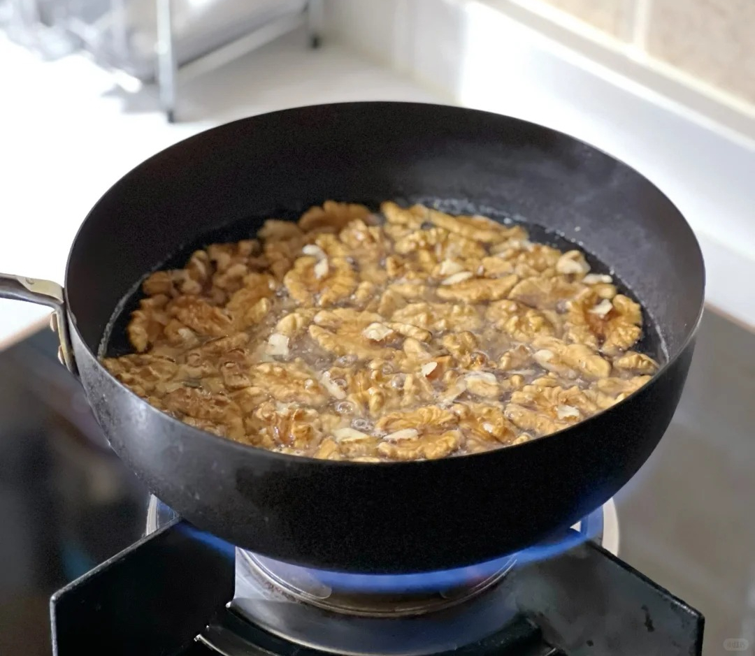 Tự làm óc chó hổ phách giòn tan không cần chiên cho cả nhà cùng mê - Ảnh 3. Tự làm óc chó hổ phách giòn tan không cần chiên cho cả nhà cùng mê - Ảnh 3.