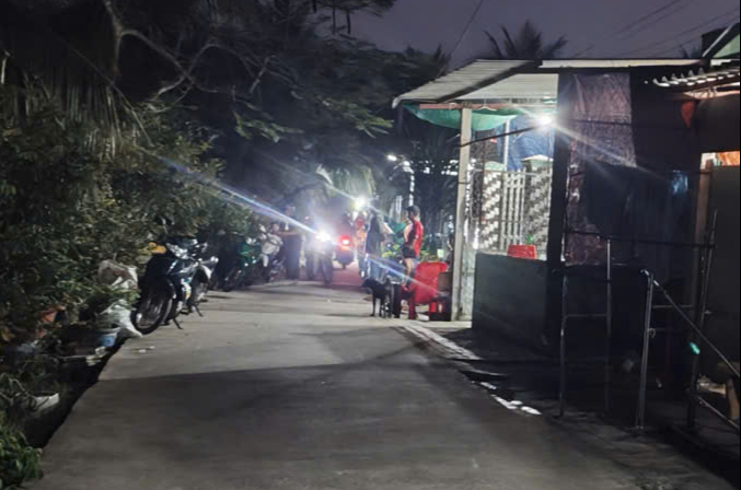 Người đ&agrave;n &ocirc;ng tử vong v&igrave; điện giật khi xịt thuốc s&acirc;u tại Thủ Thừa , T&acirc;y Ninh - Ảnh 1.