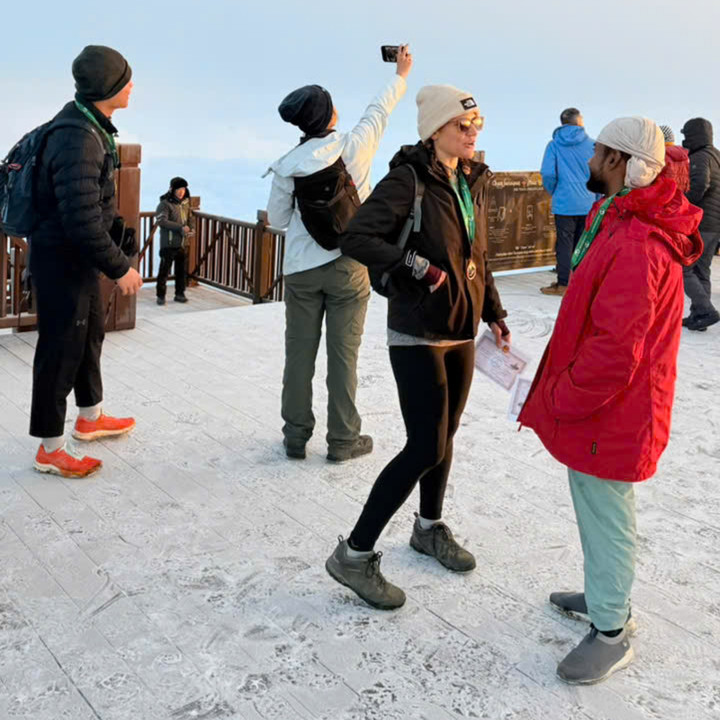 Đỉnh Fansipan xuất hiện lớp băng gi&aacute; d&agrave;y nhất m&ugrave;a đ&ocirc;ng năm nay - Ảnh 3.