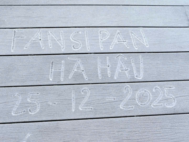 Đỉnh Fansipan xuất hiện lớp băng gi&aacute; d&agrave;y nhất m&ugrave;a đ&ocirc;ng năm nay - Ảnh 4.