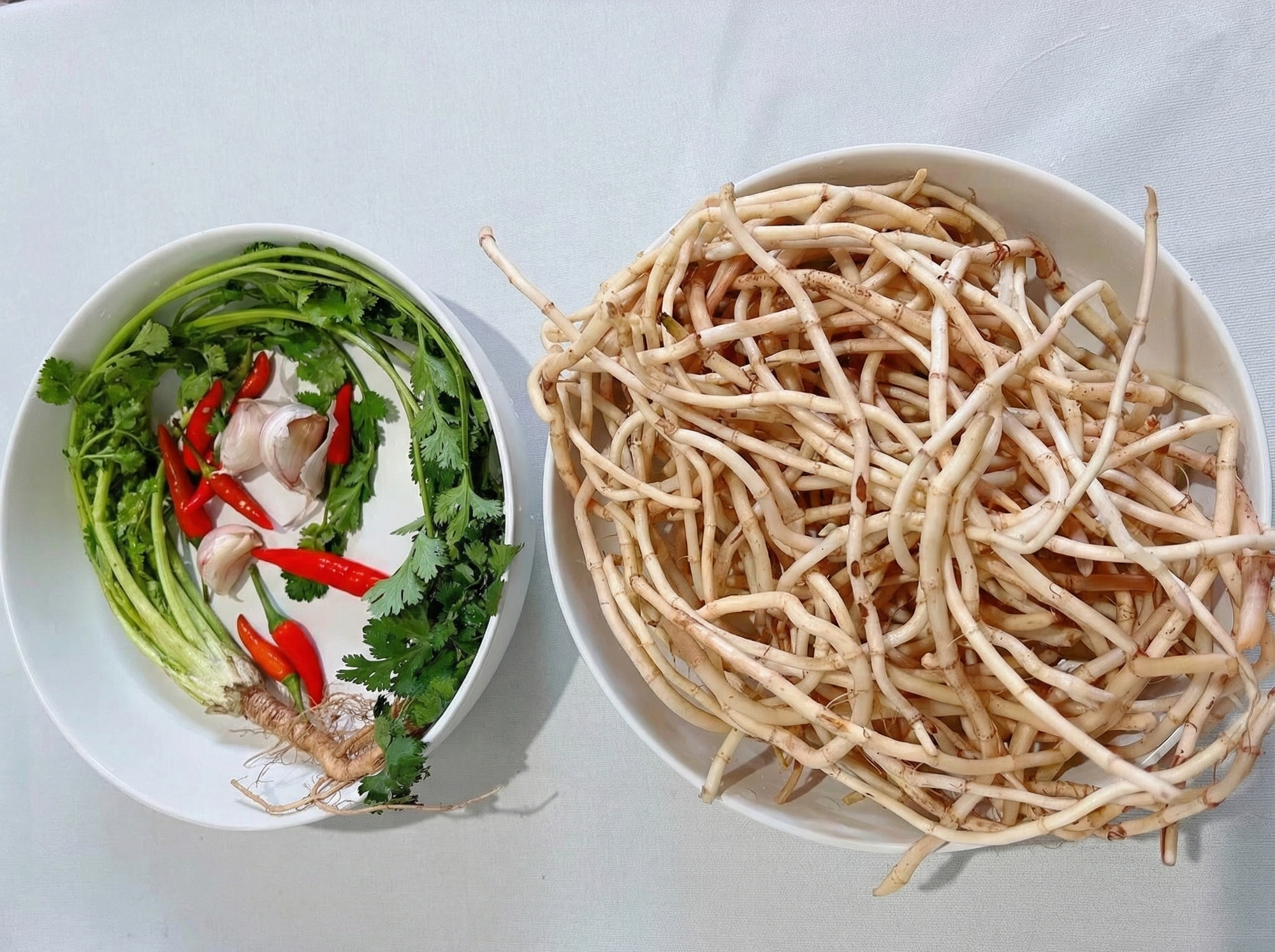 Giải cứu rễ rau diếp c&aacute; th&agrave;nh m&oacute;n nộm chua cay cực phẩm m&ecirc; mẩn - Ảnh 2.