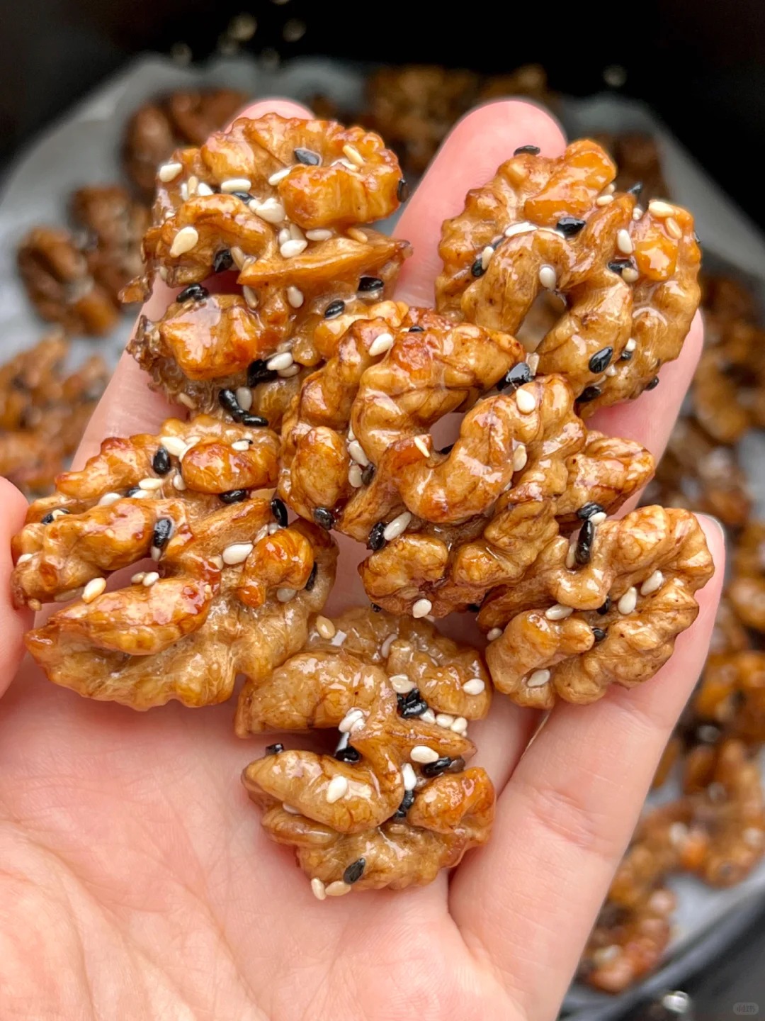 Tự làm óc chó hổ phách giòn tan không cần chiên cho cả nhà cùng mê - Ảnh 11. Tự làm óc chó hổ phách giòn tan không cần chiên cho cả nhà cùng mê - Ảnh 11.