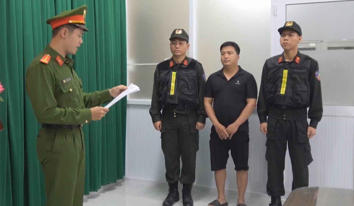 Kiểm tra h&agrave;nh ch&iacute;nh triệt ph&aacute; đường d&acirc;y sản xuất thịt b&ograve; giả tại TP . HCM - Ảnh 2.