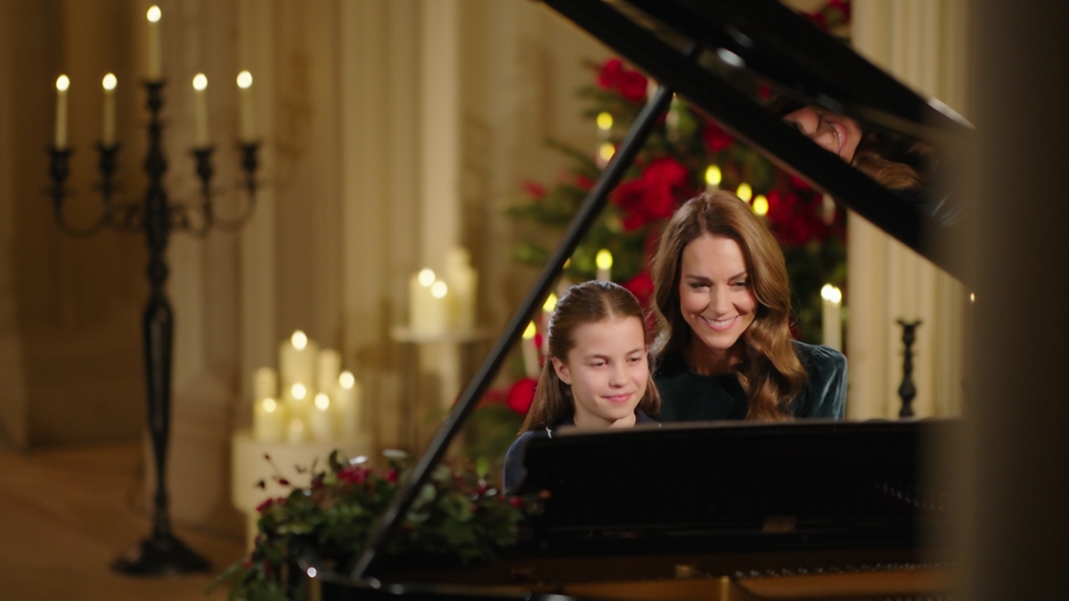princess-kate-and-princess-charlotte-play-a-piano-duet-together-6634382-17666365715591665217449-1766638929247-1766638929557183106252.jpg