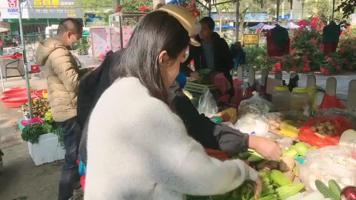 Nhờ học mẹ c&aacute;ch xem đồ chợ h&ocirc;m nay rẻ hay đắt, t&ocirc;i mới biết m&igrave;nh mất tiền oan nhiều thế n&agrave;o - Ảnh 1.