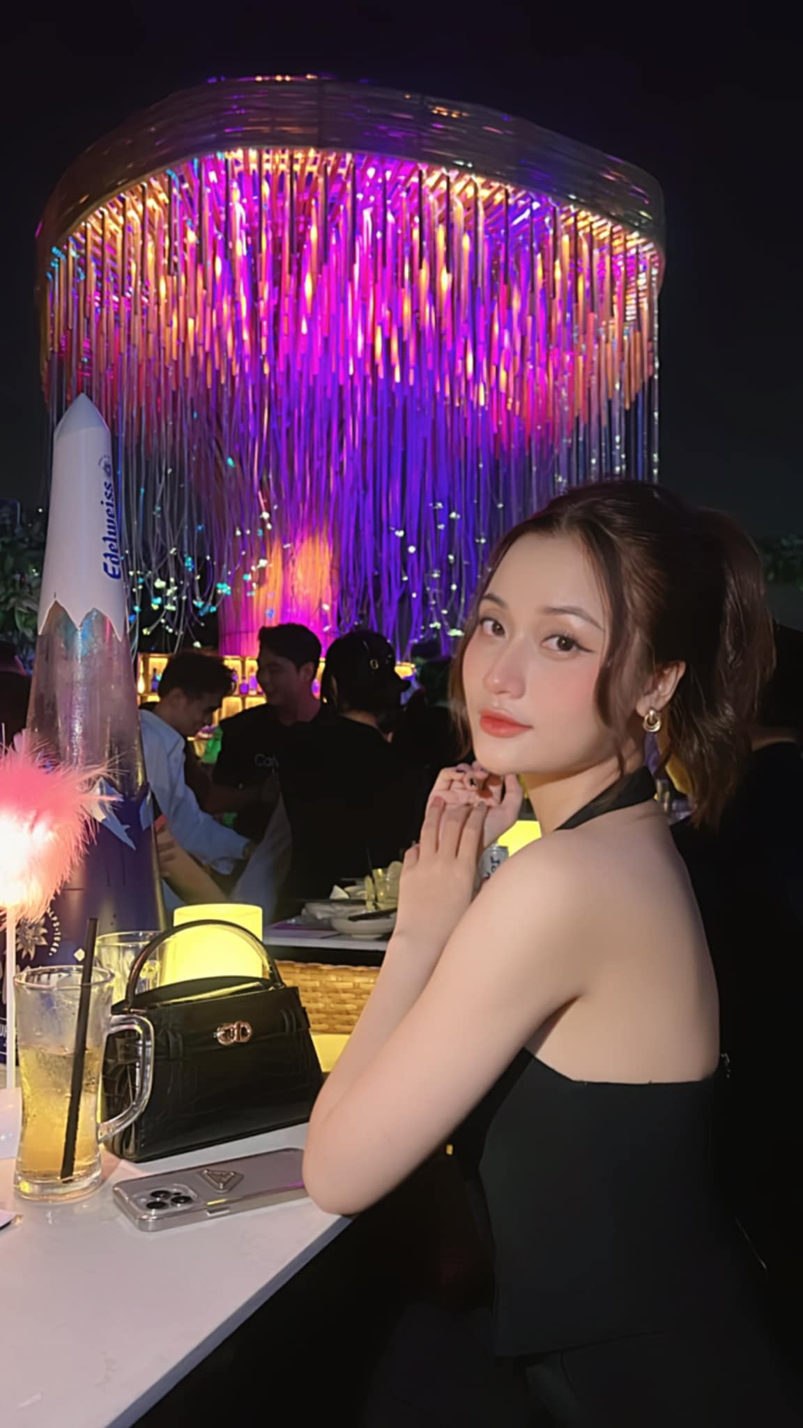 Đ&aacute;m cưới ch&aacute;u nội Chế Linh: C&ocirc; d&acirc;u xinh đẹp , ch&uacute; rể g&acirc;y bất ngờ lớn - Ảnh 11.