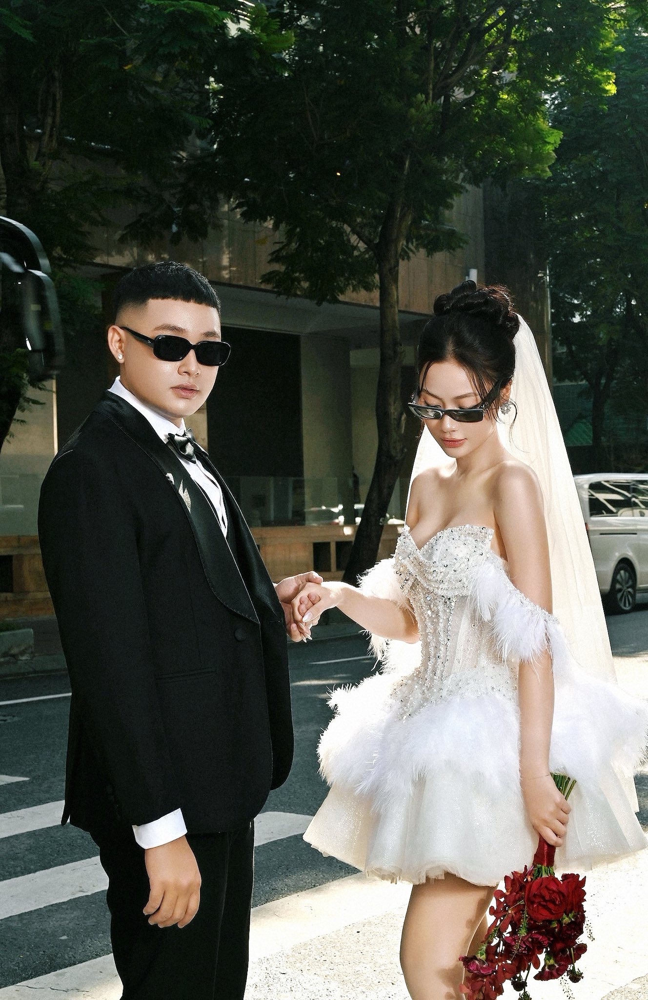 Đ&aacute;m cưới ch&aacute;u nội Chế Linh: C&ocirc; d&acirc;u xinh đẹp , ch&uacute; rể g&acirc;y bất ngờ lớn - Ảnh 1.