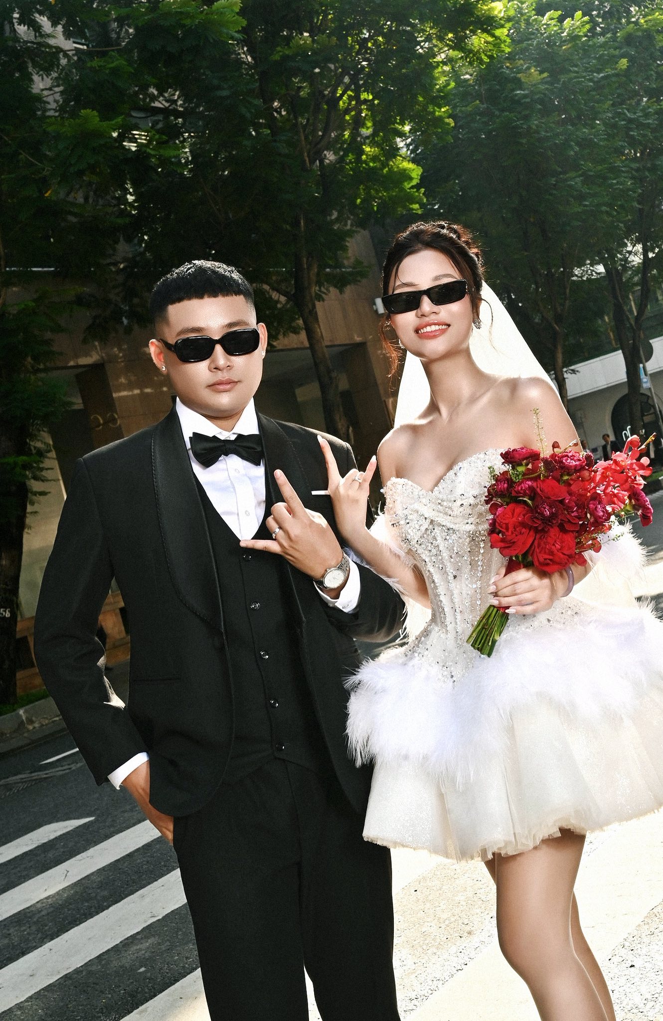 Đ&aacute;m cưới ch&aacute;u nội Chế Linh: C&ocirc; d&acirc;u xinh đẹp , ch&uacute; rể g&acirc;y bất ngờ lớn - Ảnh 2.