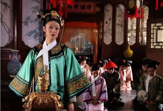 Phi tần mỗi ng&agrave;y chỉ được ph&aacute;t chừng ấy thức ăn, bị cấm qua lại cung kh&aacute;c v&agrave; sống nhờ một th&uacute; giải khu&acirc;y- Ảnh 2.