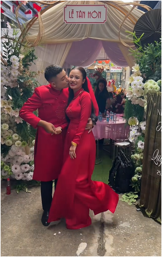 Đ&aacute;m cưới ch&aacute;u nội Chế Linh: C&ocirc; d&acirc;u xinh đẹp , ch&uacute; rể g&acirc;y bất ngờ lớn - Ảnh 4.