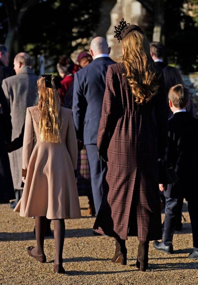 the-wales-family-on-the-christmas-walk-at-sandringham-v0-6sk2qc5t8c9g1-1766678987517669508028-1766718069549-17667180829501686733814.jpg