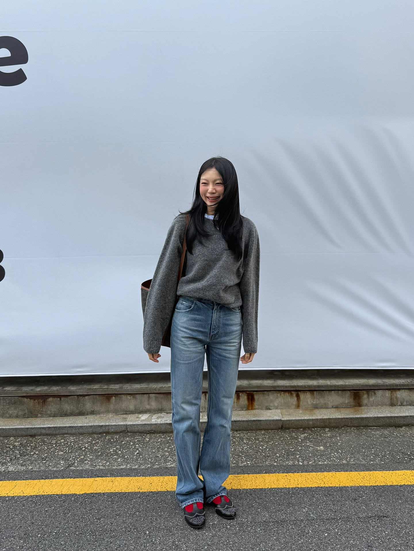 5 Combo áo và quần dài sành điệu cho nàng phối đồ không váy - Ảnh 5. 5 Combo áo và quần dài sành điệu cho nàng phối đồ không váy - Ảnh 5.