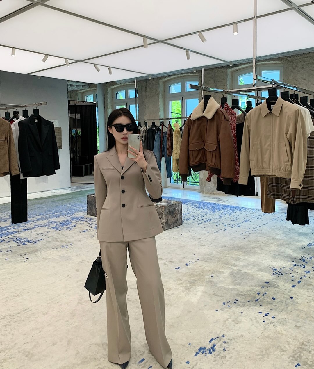 5 Combo áo và quần dài sành điệu cho nàng phối đồ không váy - Ảnh 9. 5 Combo áo và quần dài sành điệu cho nàng phối đồ không váy - Ảnh 9.