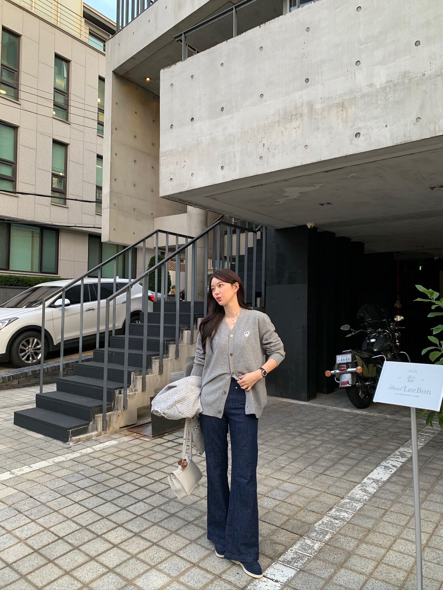 5 Combo áo và quần dài sành điệu cho nàng phối đồ không váy - Ảnh 6. 5 Combo áo và quần dài sành điệu cho nàng phối đồ không váy - Ảnh 6.