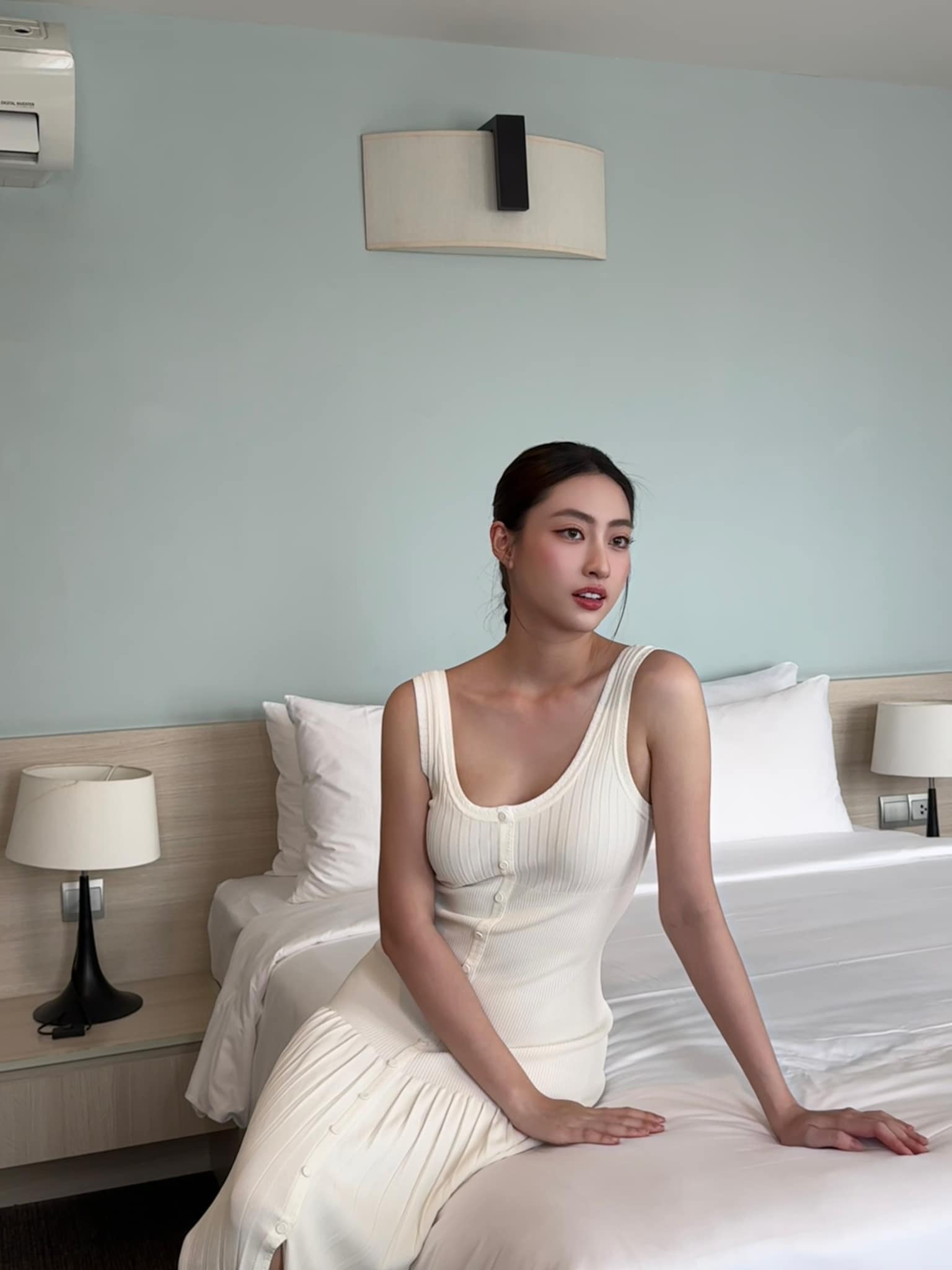 Hoa hậu Lương Thuỳ Linh dạo n&agrave;y bị l&agrave;m sao vậy?- Ảnh 10.