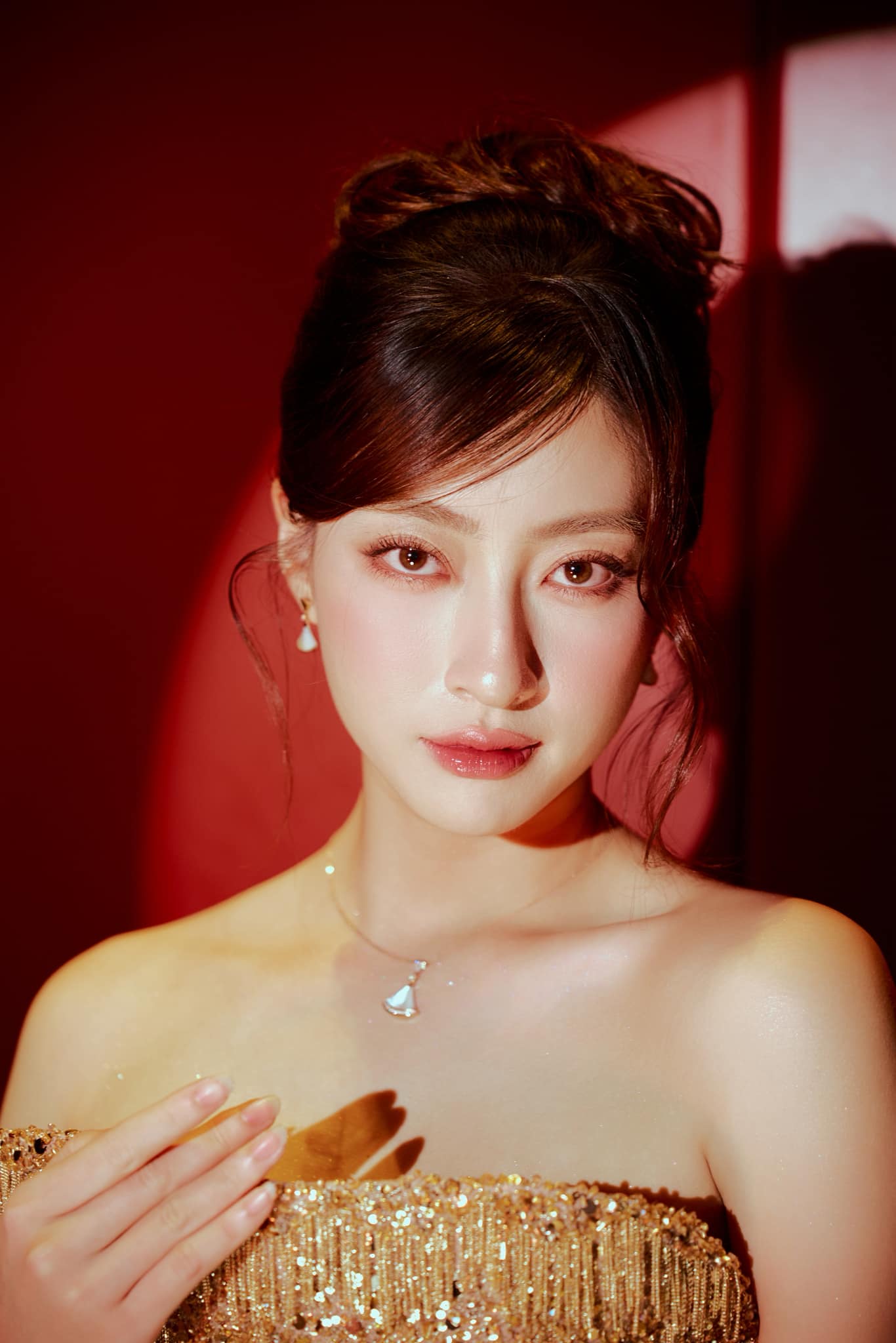 Hoa hậu Lương Thuỳ Linh dạo n&agrave;y bị l&agrave;m sao vậy?- Ảnh 1.