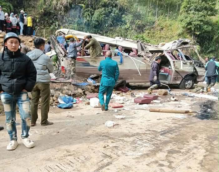 Danh t&iacute;nh 9 người tử vong trong vụ lật xe chở đo&agrave;n gi&aacute;o vi&ecirc;n từ H&agrave; Nội đi từ thiện ở L&agrave;o Cai- Ảnh 3.