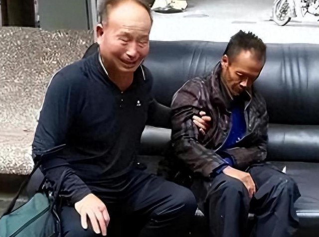 Ph&aacute;t hiện một nam sinh học giỏi nhưng du học về nước sống lang thang, phải ngủ dưới gầm cầu 14 năm- Ảnh 4.