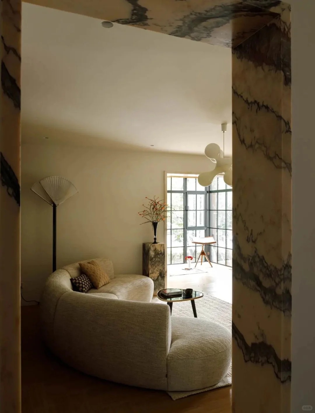 Lucy Lục Từ travel blogger th&agrave;nh người đ&agrave;n b&agrave; x&acirc;y tổ ấm đẹp như tranh vẽ - Ảnh 5.