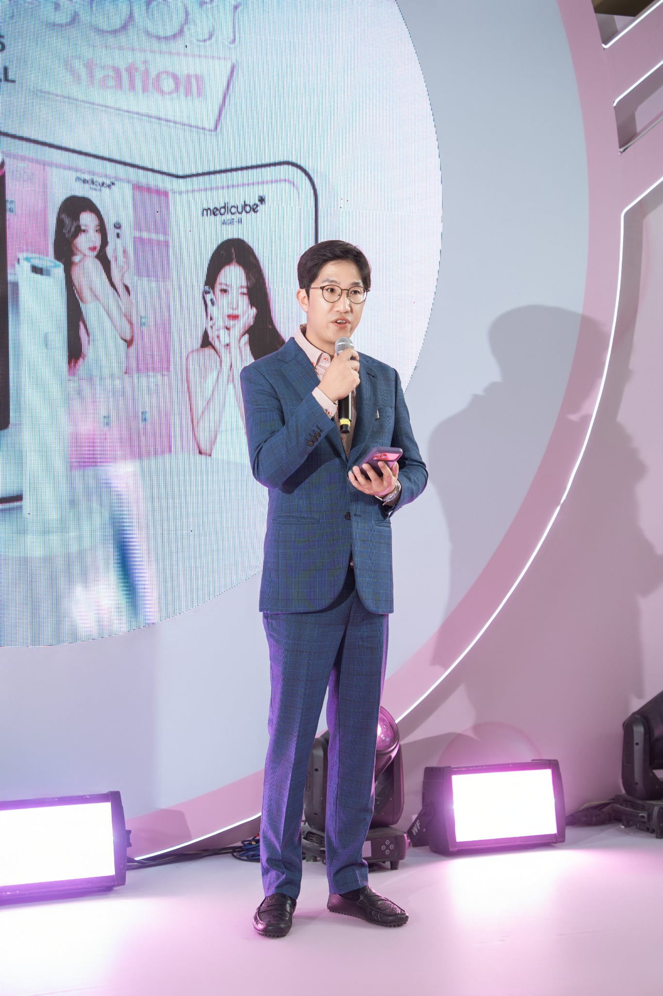 MEDICUBE - Thương hiệu mỹ phẩm cao cấp H&agrave;n Quốc mang đến kh&ocirc;ng gian trải nghiệm thiết bị chăm s&oacute;c da đa năng- Ảnh 2.