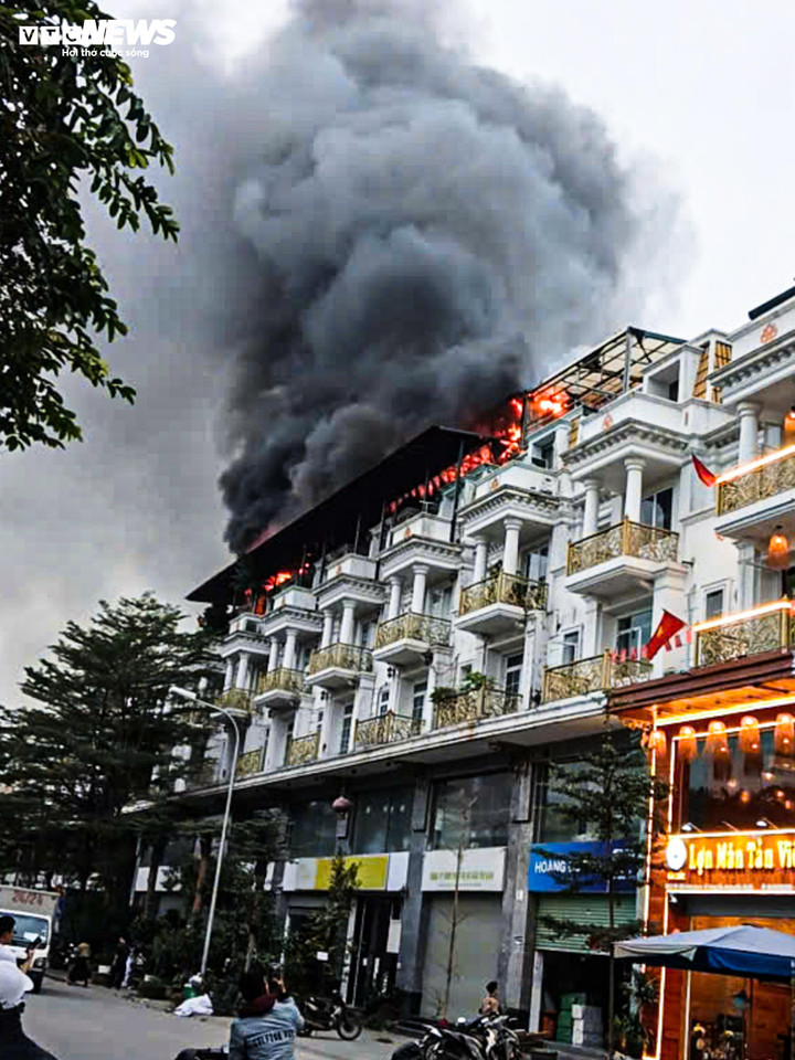 Ch&aacute;y lớn tại biệt thự liền kề ở Geleximco L&ecirc; Trọng Tấn, H&agrave; Nội - Ảnh 1.