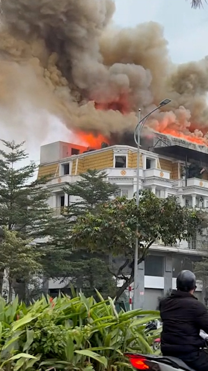 Ch&aacute;y lớn tại biệt thự liền kề ở Geleximco L&ecirc; Trọng Tấn, H&agrave; Nội - Ảnh 2.