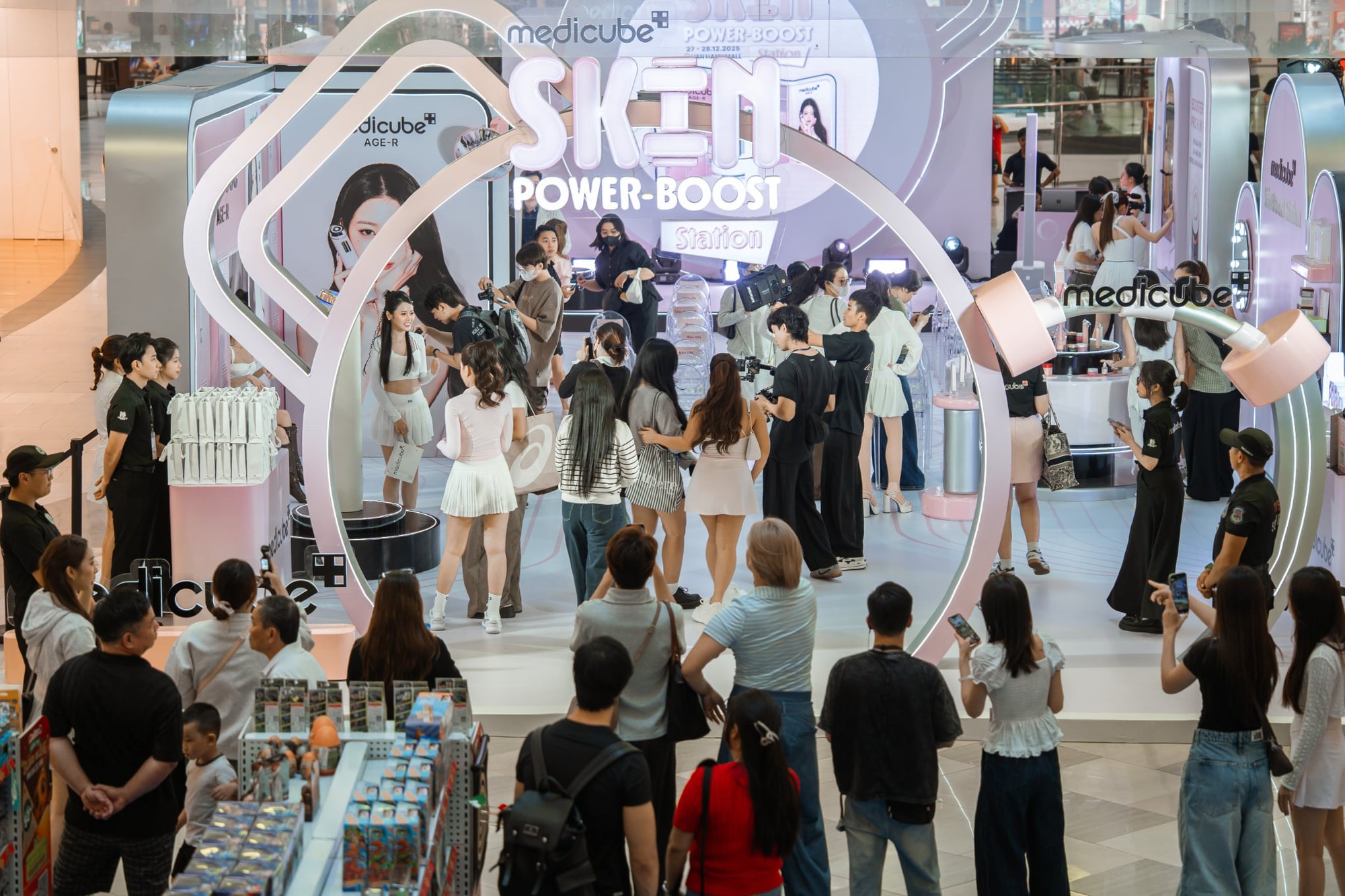 MEDICUBE - Thương hiệu mỹ phẩm cao cấp H&agrave;n Quốc mang đến kh&ocirc;ng gian trải nghiệm thiết bị chăm s&oacute;c da đa năng- Ảnh 1.