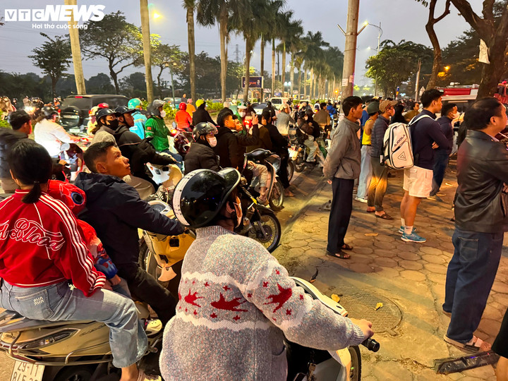 Ch&aacute;y lớn tại biệt thự liền kề ở Geleximco L&ecirc; Trọng Tấn, H&agrave; Nội - Ảnh 5.