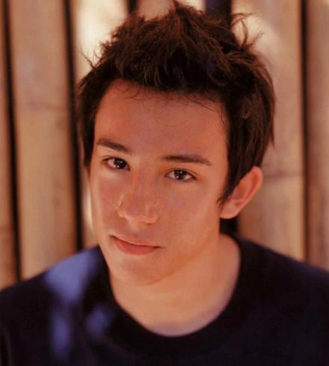 Trương Tr&iacute; Hằng từ nam thần đến c&ocirc;ng nh&acirc;n bốc v&aacute;c: H&agrave;nh tr&igrave;nh khổ cực sau scandal - Ảnh 2.