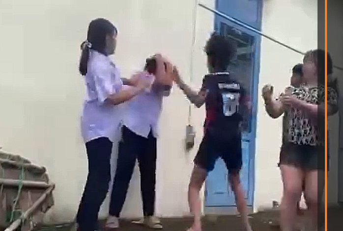 Nữ sinh bị đ&aacute;nh hội đồng ở Đ&agrave; Nẵng: Hiệu trưởng n&oacute;i g&igrave;? - Ảnh 2.