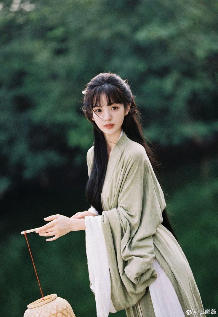 Chưa thấy ai bị đ&aacute;nh bầm dập lại đẹp gấp 100 lần như mỹ nh&acirc;n n&agrave;y: Visual sang xịn mịn, c&agrave;ng thảm c&agrave;ng phong thần- Ảnh 6.