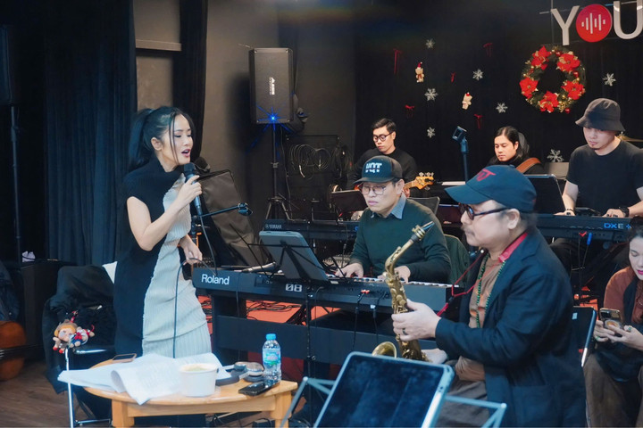 Hậu trường buổi diễn của diva Hồng Nhung: Kh&aacute;n giả bất ngờ khi show bị hủy - Ảnh 2.