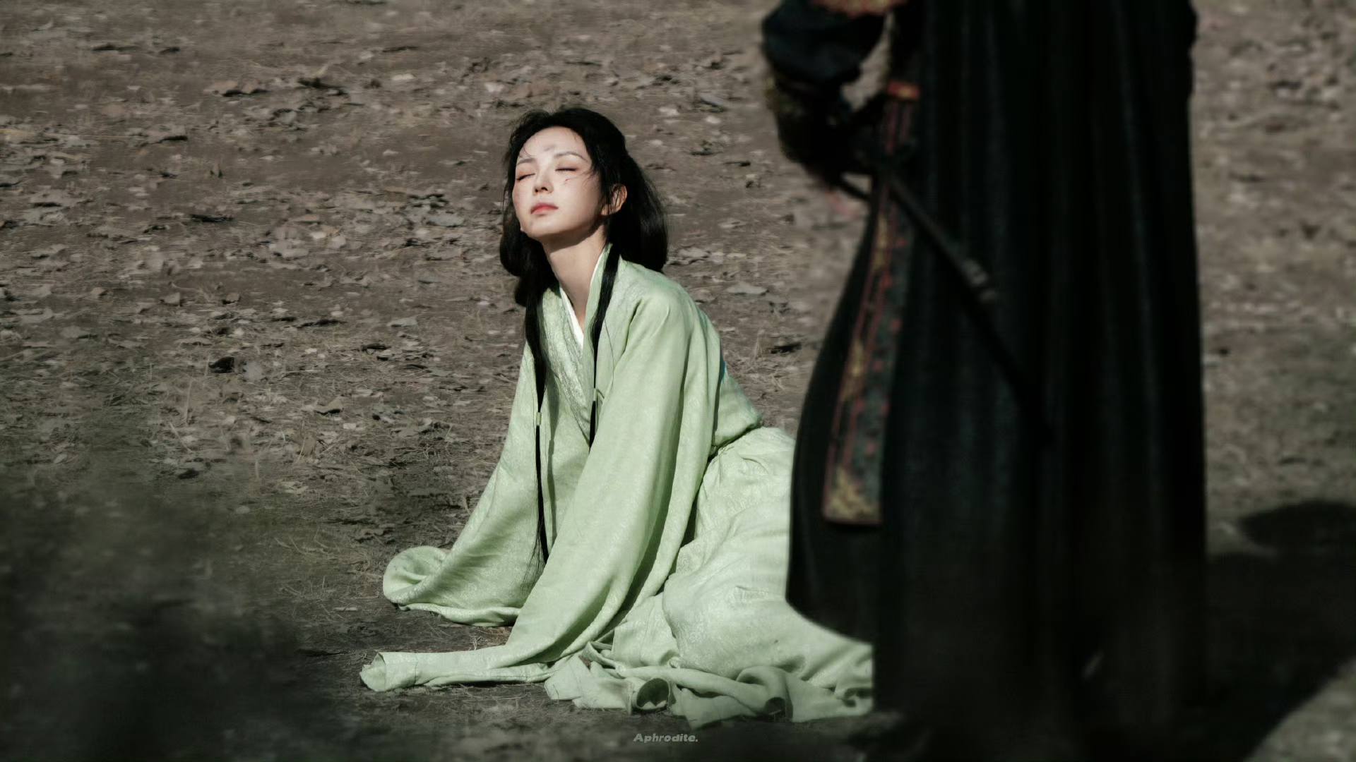 Chưa thấy ai bị đ&aacute;nh bầm dập lại đẹp gấp 100 lần như mỹ nh&acirc;n n&agrave;y: Visual sang xịn mịn, c&agrave;ng thảm c&agrave;ng phong thần- Ảnh 1.