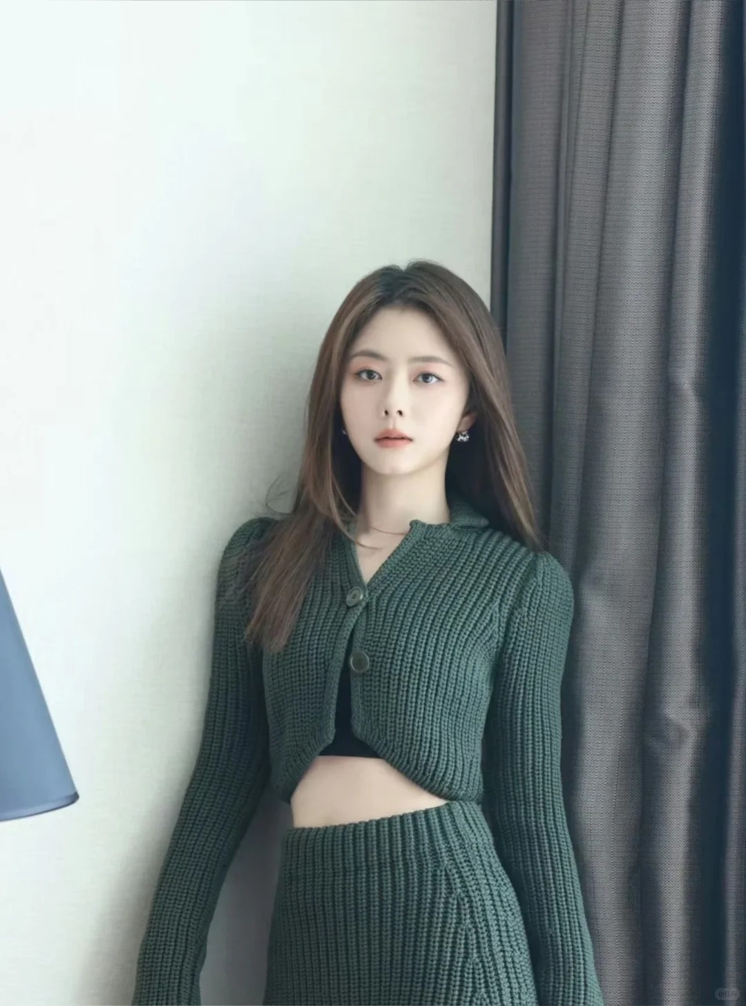 Soi tướng mặt Đ&agrave;m T&ugrave;ng Vận: Kh&ocirc;ng cằm V-line vẫn l&agrave; 