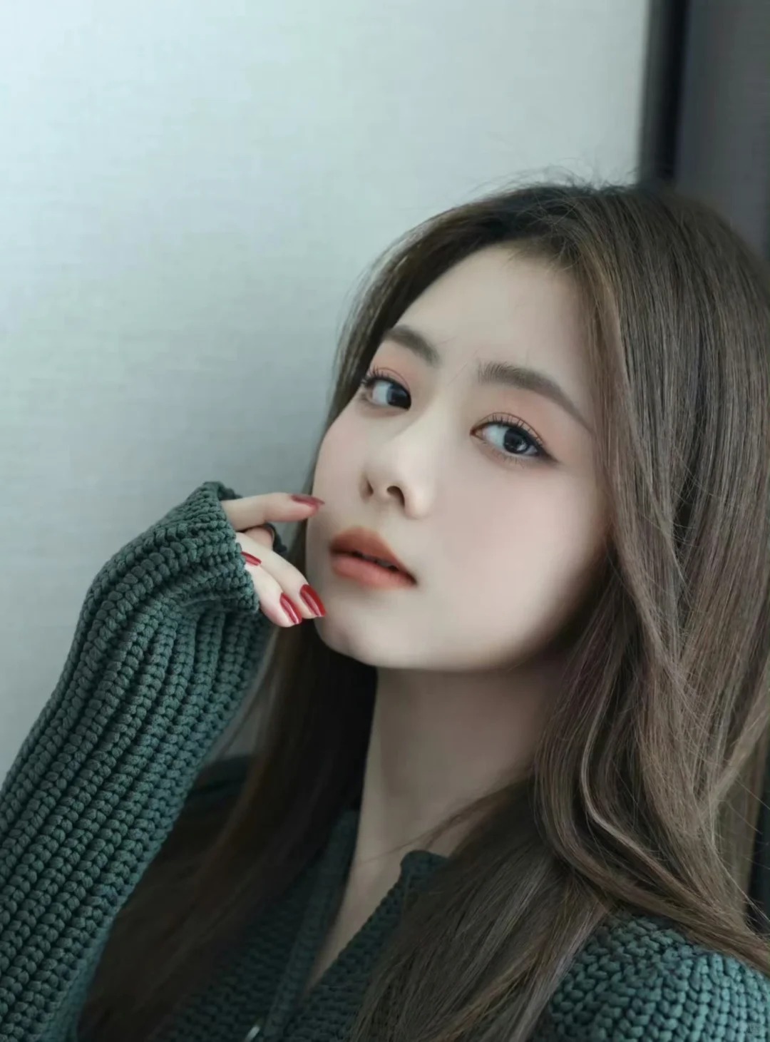 Soi tướng mặt Đ&agrave;m T&ugrave;ng Vận: Kh&ocirc;ng cằm V-line vẫn l&agrave; 