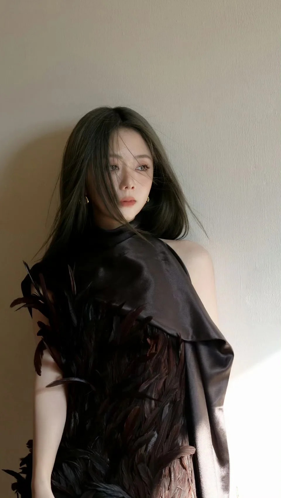 Soi tướng mặt Đ&agrave;m T&ugrave;ng Vận: Kh&ocirc;ng cằm V-line vẫn l&agrave; 