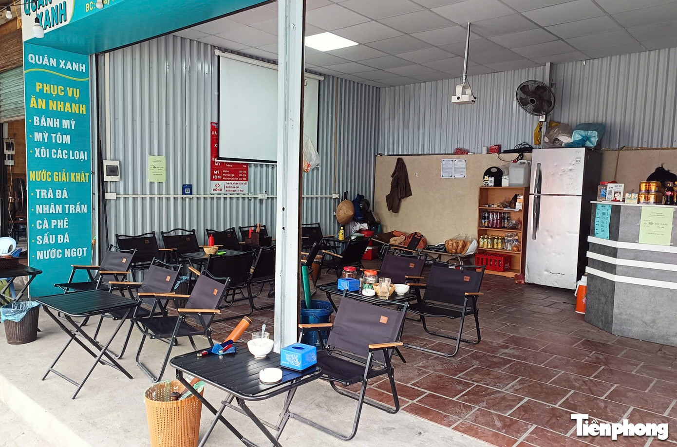 Nam thanh ni&ecirc;n bị nh&oacute;m c&ocirc;n đồ tấn c&ocirc;ng bằng dao tại bến xe Gi&aacute;p B&aacute;t - Ảnh 1.