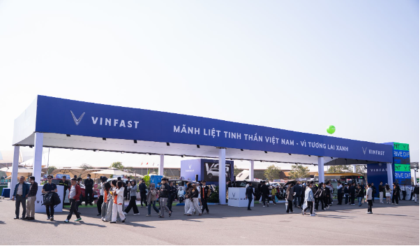 L&aacute;i thử tại Vietnam Mobility Show 2025, người d&ugrave;ng khen xe m&aacute;y điện VinFast khỏe v&agrave; &ecirc;m &aacute;i - Ảnh 1.