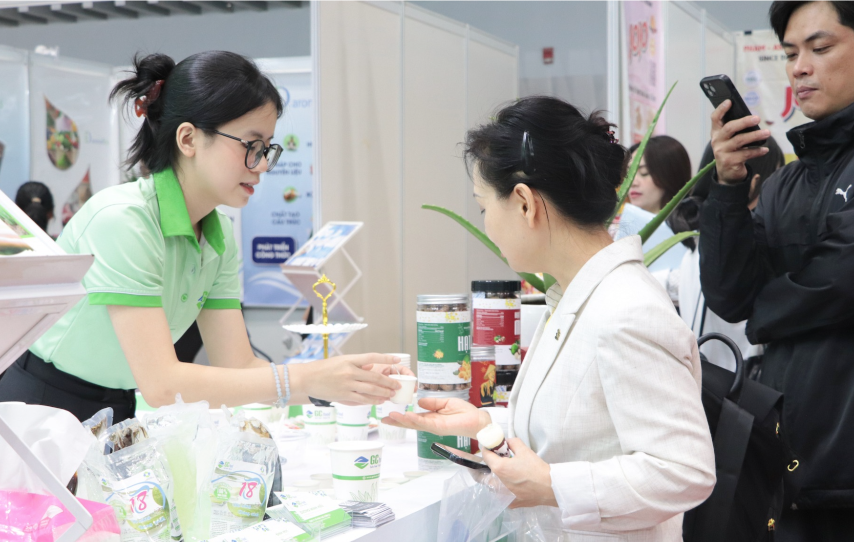 Đi l&agrave;m Tết Dương lịch, lương cao nhất l&ecirc;n tới 490% - Ảnh 1.