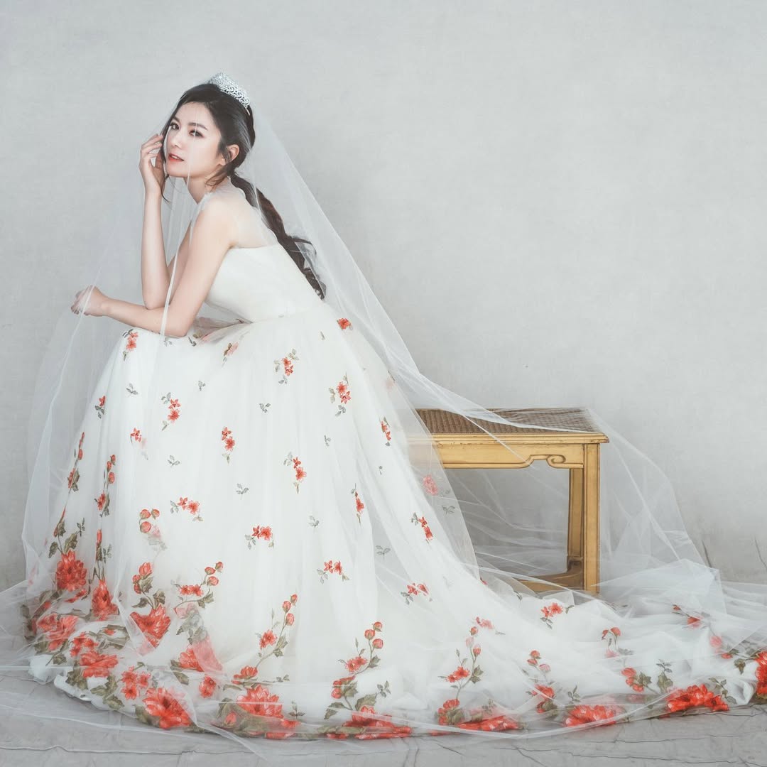 Cuối năm c&ograve;n toang: 1 Hoa hậu h&agrave;ng đầu ch&iacute;nh thức ly h&ocirc;n chồng đại gia hơn 10 tuổi v&igrave; bị 