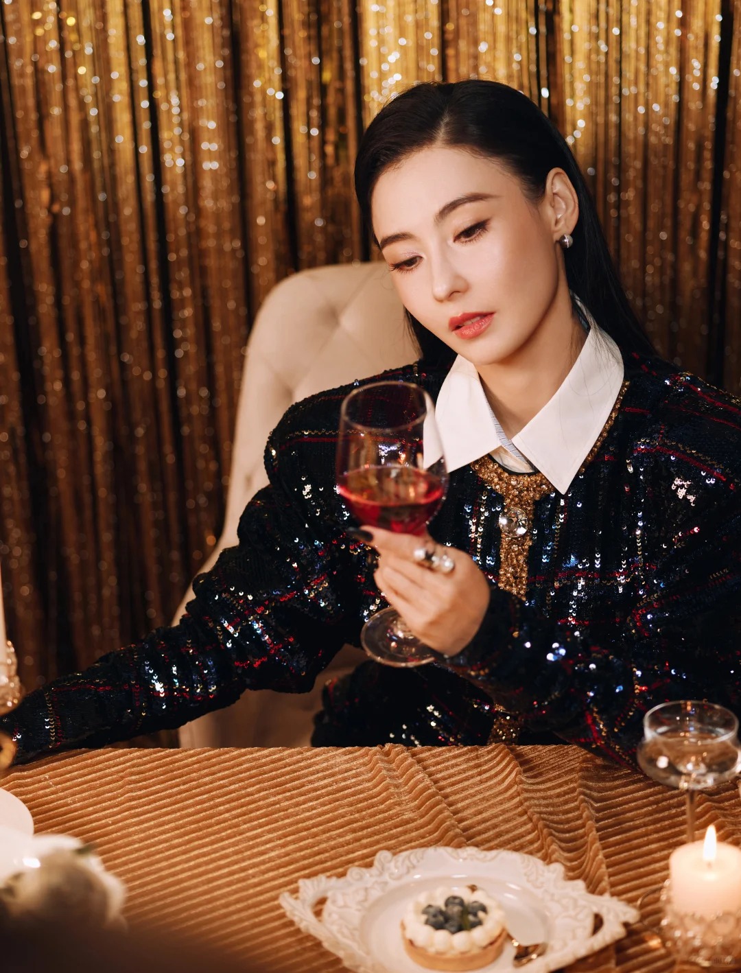 Soi n&eacute;t tướng ph&uacute; q&uacute;y của Trương B&aacute; Chi gi&uacute;p c&ocirc; giữ vững địa vị trong showbiz - Ảnh 7.